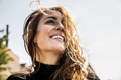 5 CUIDADOS BÁSICOS PARA UN CABELLO LLENO DE VIDA